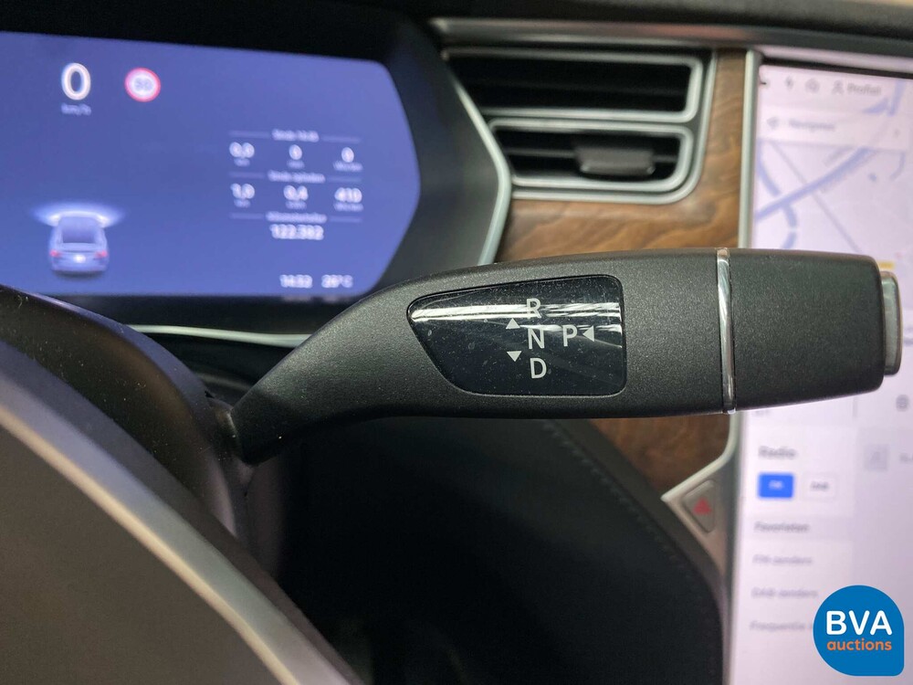 Tesla Model X 75D Base 6-Personen 333 PS 2016 - Org. NL-, ND-695-V.