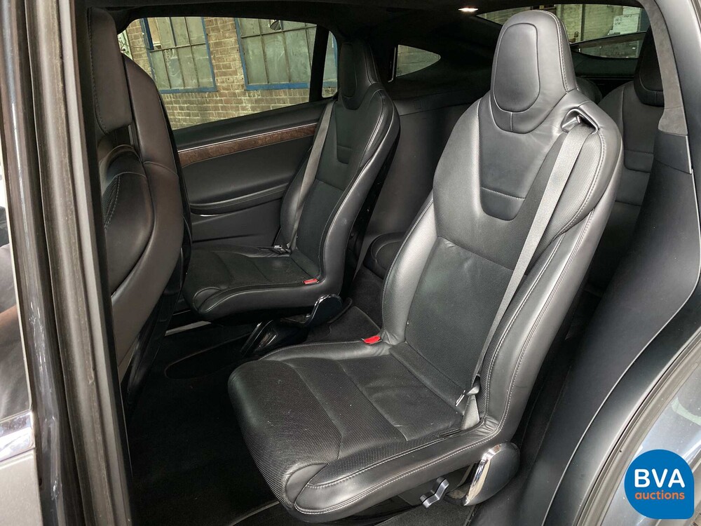 Tesla Model X 75D Base 6-Personen 333 PS 2016 - Org. NL-, ND-695-V.