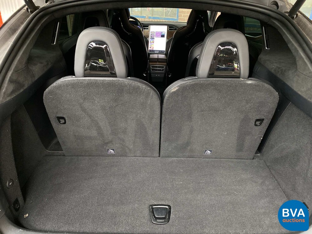 Tesla Model X 75D Base 6-Personen 333 PS 2016 - Org. NL-, ND-695-V.