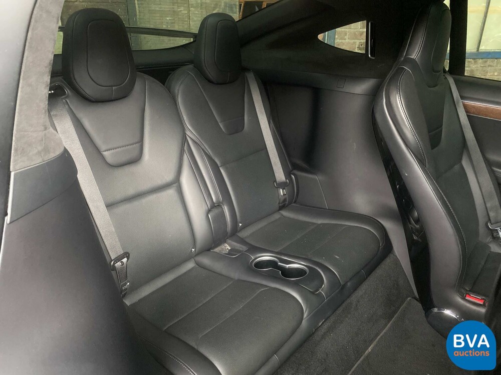 Tesla Model X 75D Base 6-Personen 333 PS 2016 - Org. NL-, ND-695-V.