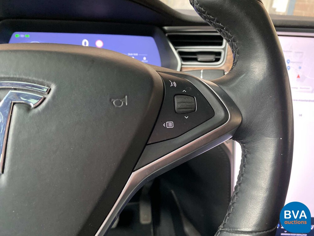 Tesla Model X 75D Base 6-Personen 333 PS 2016 - Org. NL-, ND-695-V.