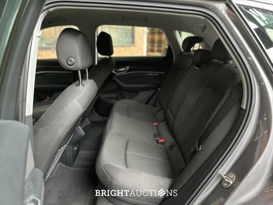Audi E-tron 50 quattro Business edition 71 kWh 313pk 2020 (Origineel-NL+1e eigenaar), K-238-JJ