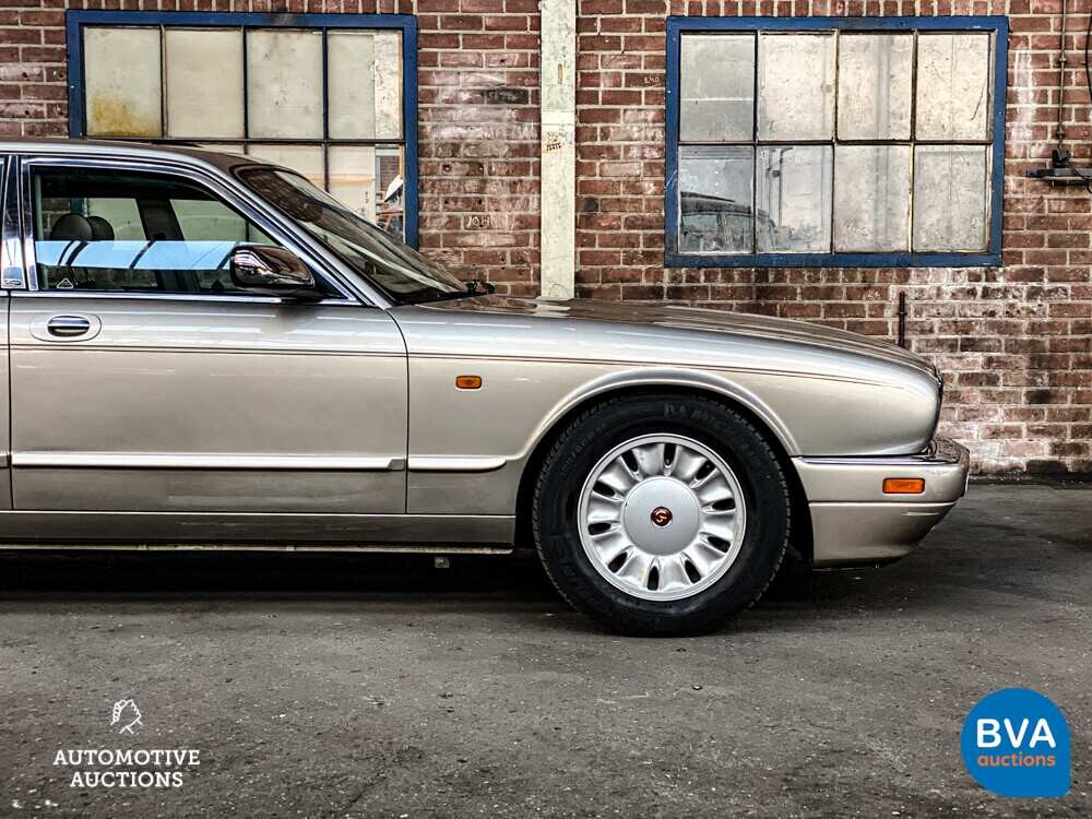 Daimler Six 4.0 LWB 241pk 1997 -Org. NL-, RB-TL-96