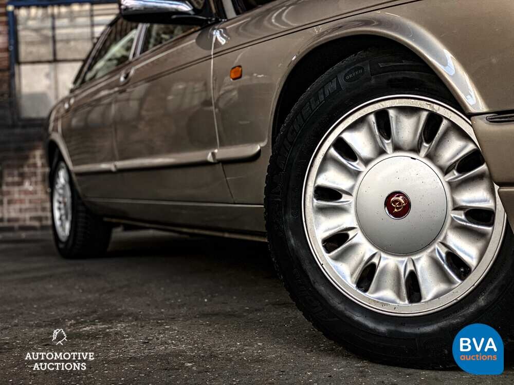 Daimler Six 4.0 LWB 241pk 1997 -Org. NL-, RB-TL-96