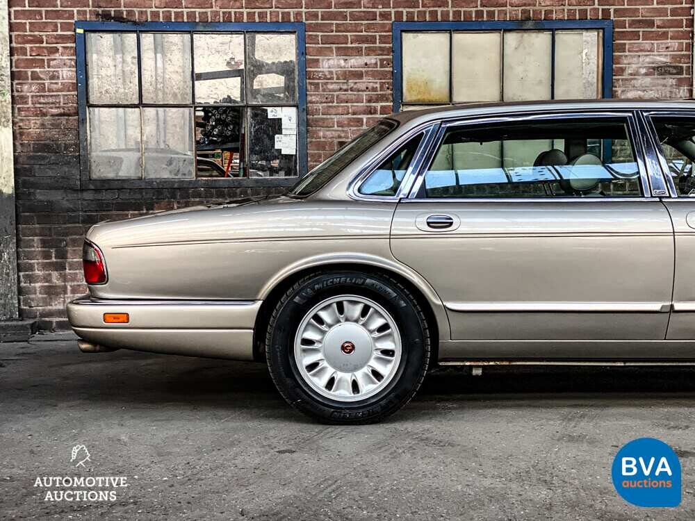 Daimler Six 4.0 LWB 241pk 1997 -Org. NL-, RB-TL-96