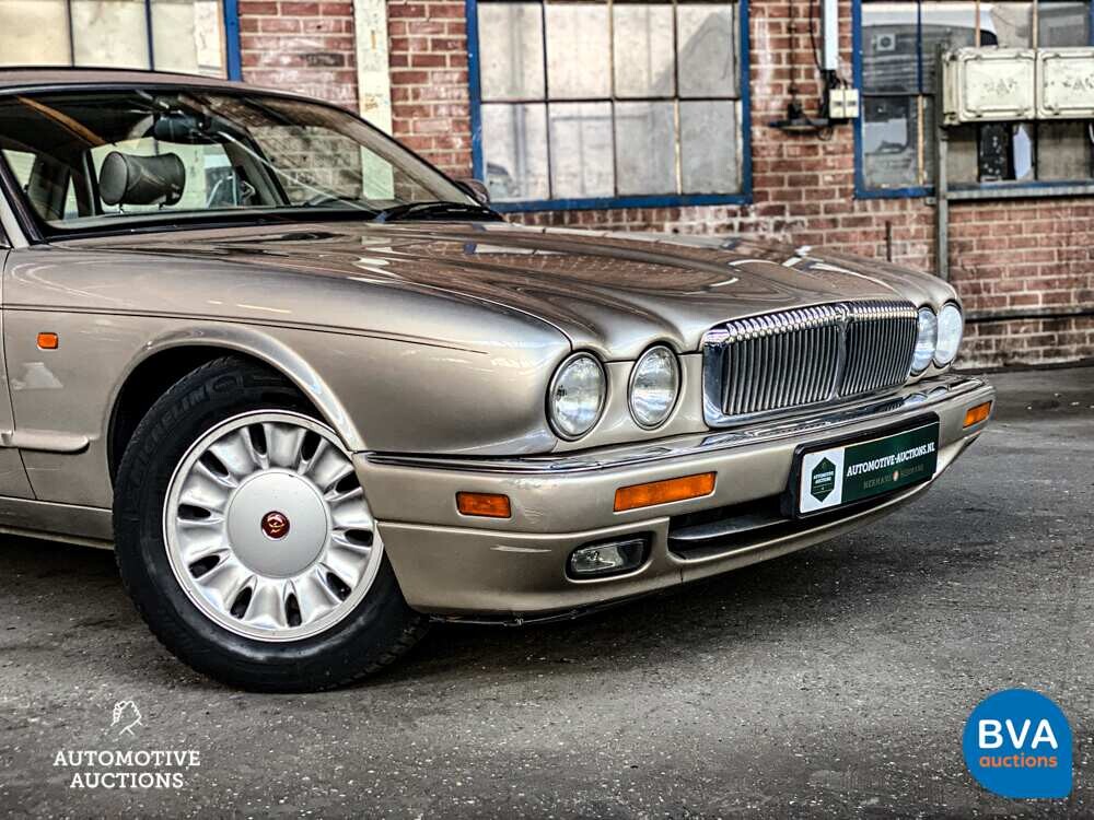 Daimler Six 4.0 LWB 241pk 1997 -Org. NL-, RB-TL-96