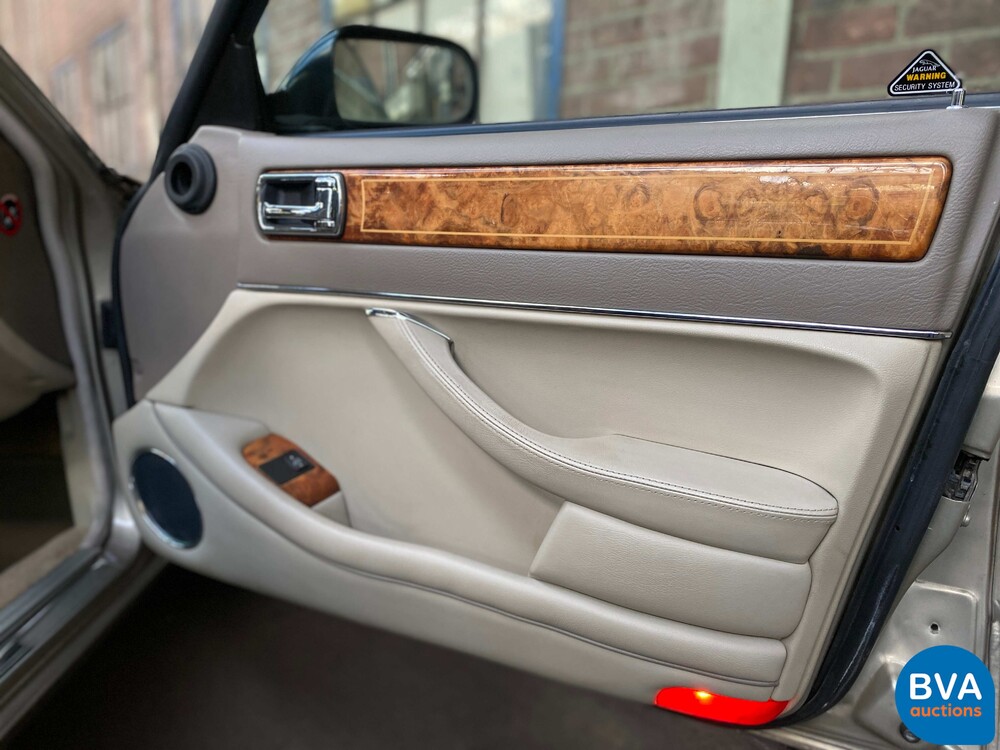 Daimler Six 4.0 LWB 241pk 1997 -Org. NL-, RB-TL-96