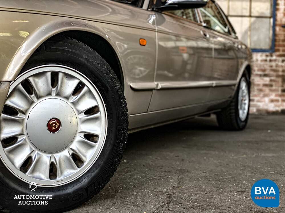 Daimler Six 4.0 LWB 241pk 1997 -Org. NL-, RB-TL-96