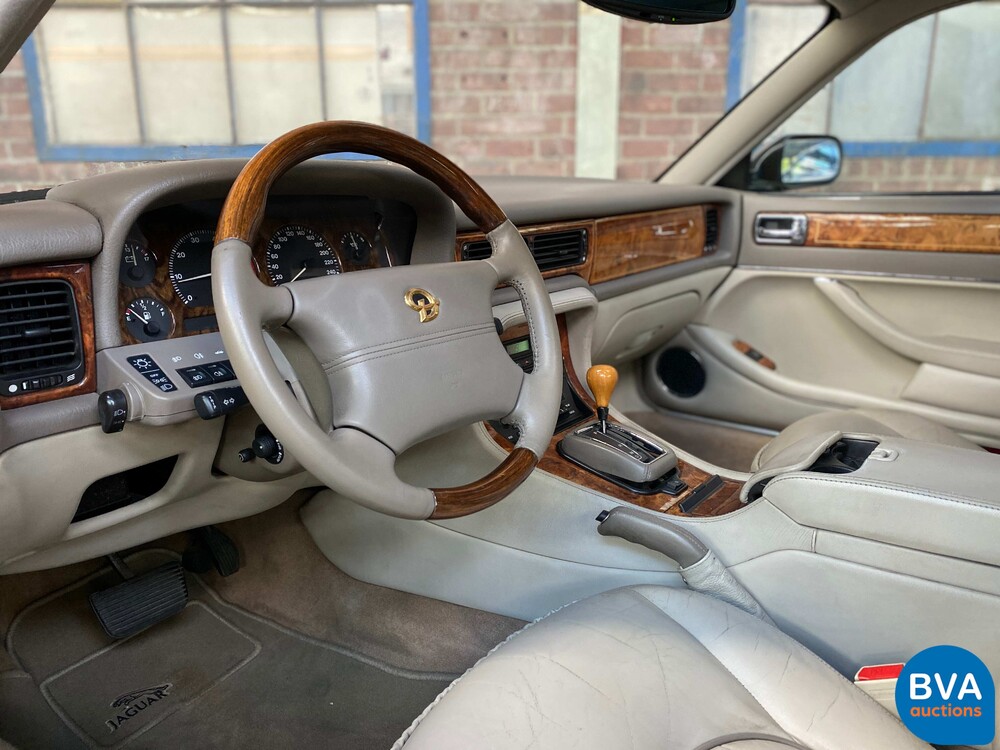 Daimler Six 4.0 LWB 241pk 1997 -Org. NL-, RB-TL-96