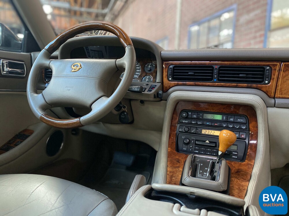 Daimler Six 4.0 LWB 241pk 1997 -Org. NL-, RB-TL-96