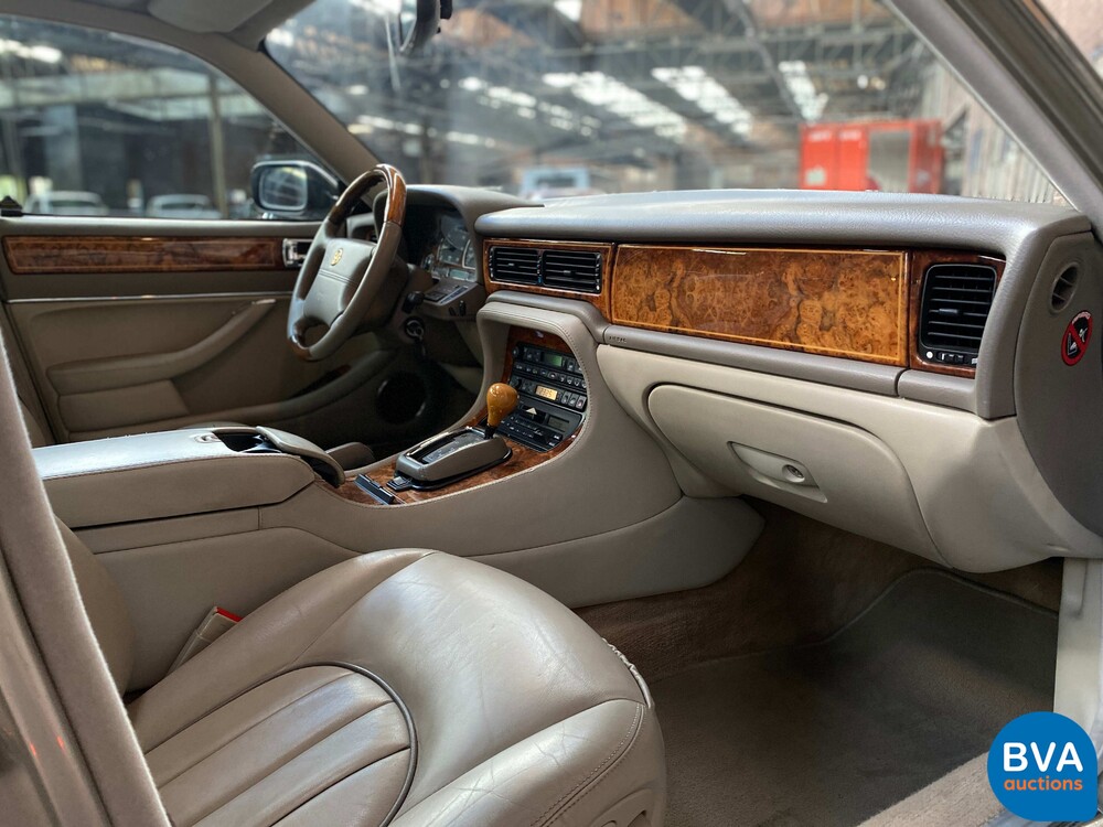 Daimler Six 4.0 LWB 241pk 1997 -Org. NL-, RB-TL-96