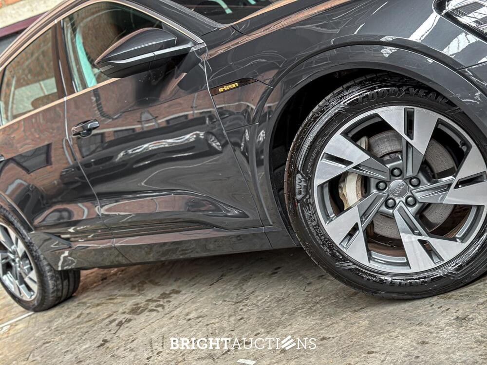 Audi E-tron 50 quattro Business edition 71 kWh 313pk 2020 (Origineel-NL+ 1e eigenaar), J-695-PX