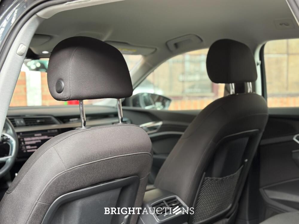 Audi E-tron 50 quattro Business edition 71 kWh 313pk 2020 (Origineel-NL+ 1e eigenaar), J-695-PX