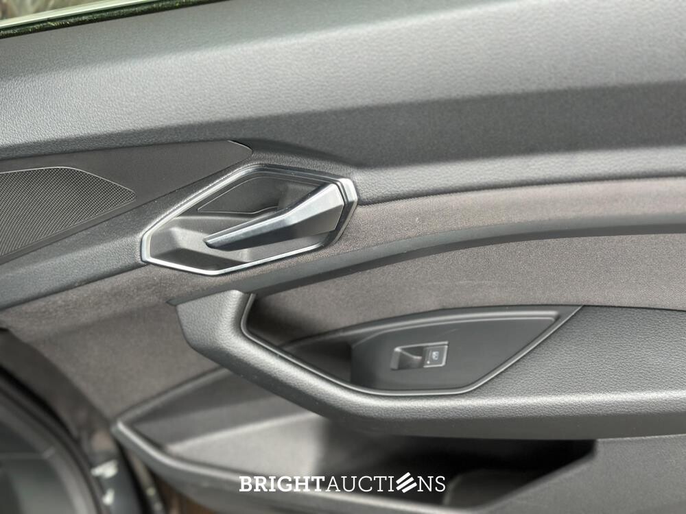 Audi E-tron 50 quattro Business edition 71 kWh 313pk 2020 (Origineel-NL+ 1e eigenaar), J-695-PX