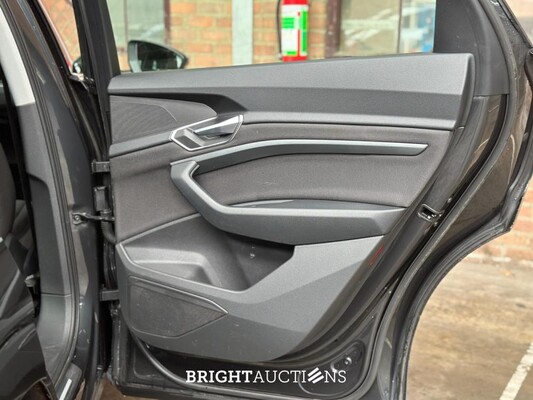 Audi E-tron 50 quattro Business edition 71 kWh 313pk 2020 (Origineel-NL+ 1e eigenaar), J-695-PX