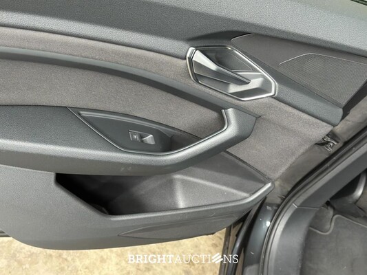 Audi E-tron 50 quattro Business edition 71 kWh 313pk 2020 (Origineel-NL+ 1e eigenaar), J-695-PX