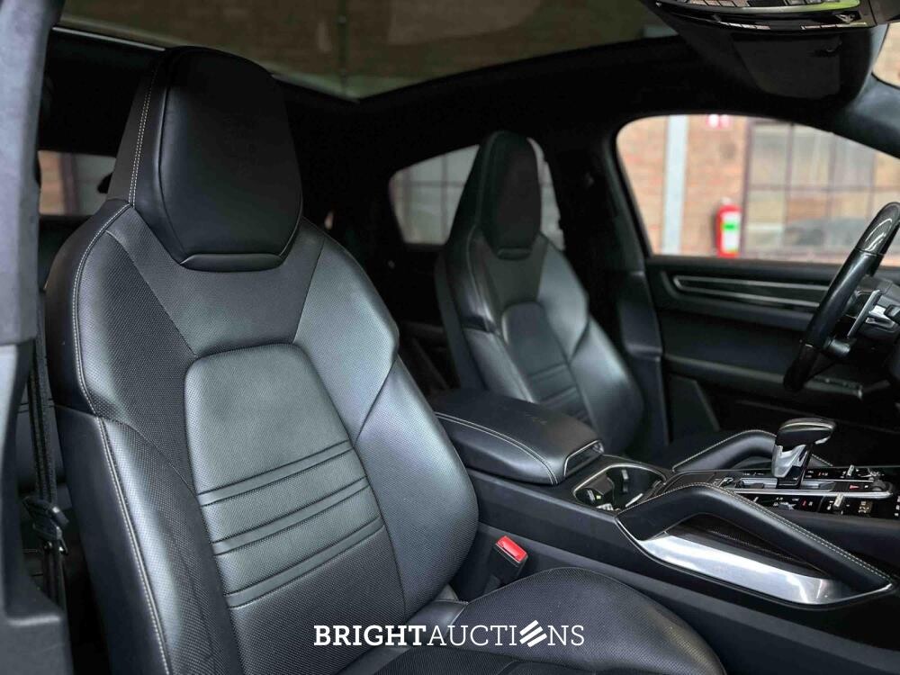 Porsche Cayenne Coupe Turbo S E-Hybrid 4.0 V8 -TECHART CARBON- 680hp 2020 (Original-NL), J-707-RT