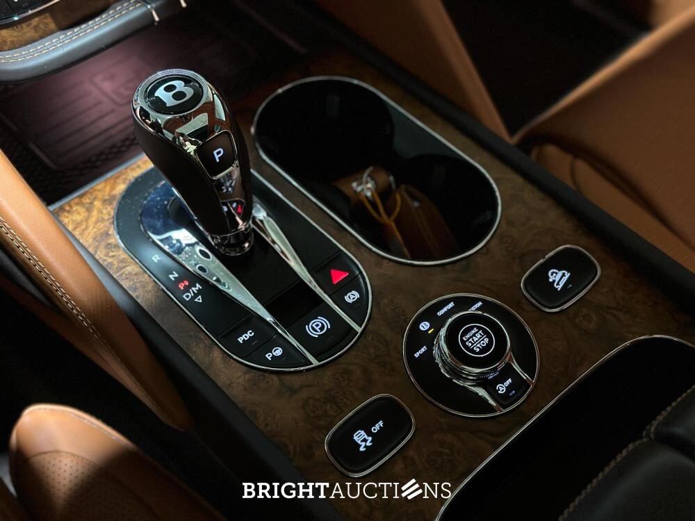 Bentley Bentayga 4.0 V8 549pk 2022 (Origineel-NL + 1e Eigenaar), N-251-VK