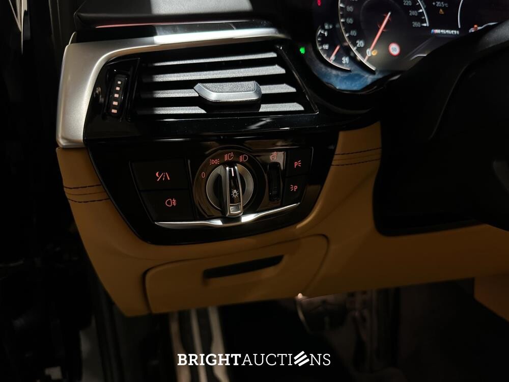 BMW M550i xDrive High Executive 462pk 2018 (Origineel-NL), RS-253-R