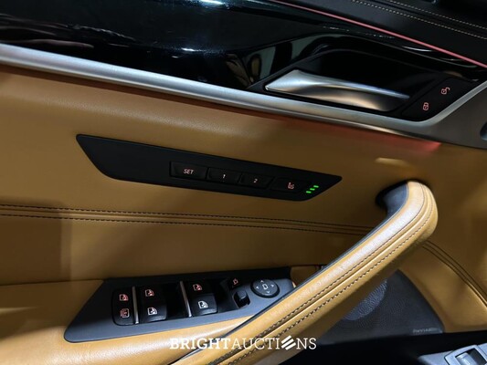 BMW M550i xDrive High Executive G30 462pk 2018 (Origineel-NL), RS-253-R