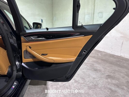 BMW M550i xDrive High Executive G30 462pk 2018 (Origineel-NL), RS-253-R