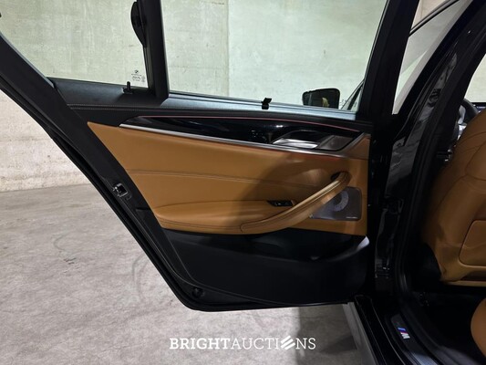 BMW M550i xDrive High Executive G30 462pk 2018 (Origineel-NL), RS-253-R