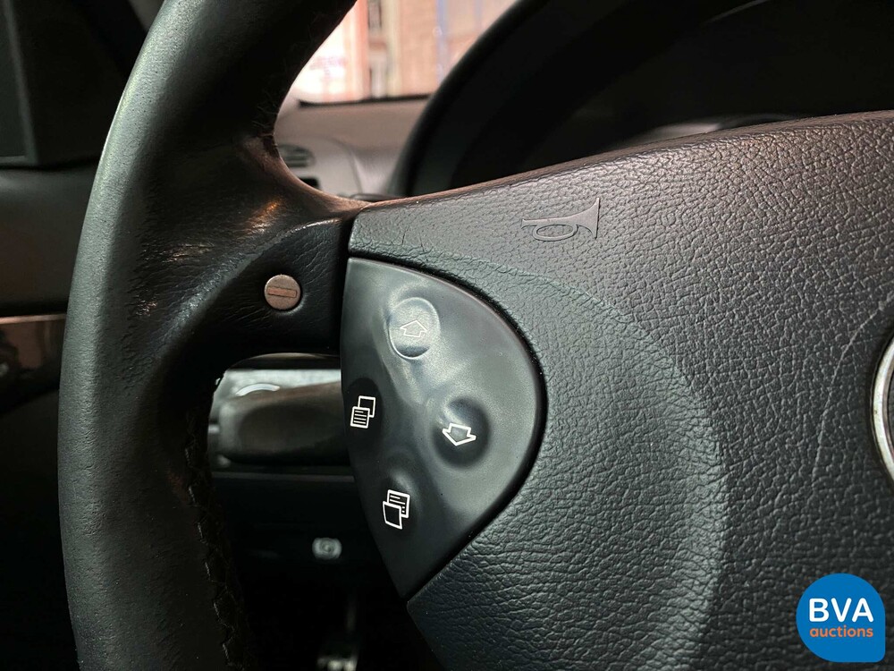 Mercedes-Benz E55 AMG 5.4 V8 E-Klasse 476pk 2003, 42-LG-GK