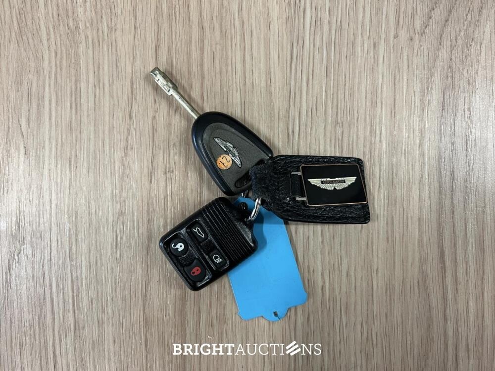 Aston Martin Vanquish 5.9 V12 466pk 2003