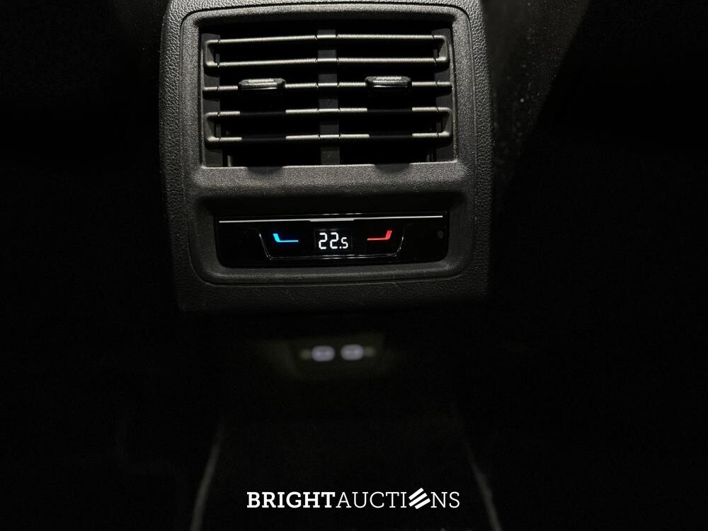 Volkswagen Golf VIII R 4Motion 20th Annniversary -AKRAPOVIC- 2.0 TSI 333pk 2023 LIMITED (Golf 8), NL-KENTEKEN