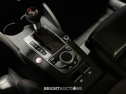 Audi RS3 Limousine 2.5 TFSI Quattro 400pk 2019, X-271-HT