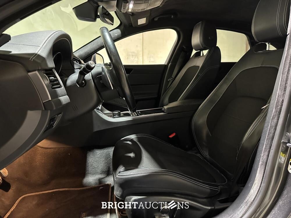 Jaguar XF 2.0t Portfolio 250pk 2019 (Origineel-NL), ZF-064-T