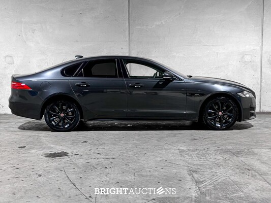 Jaguar XF 2.0t Portfolio R-Sport 250pk 2019 (Origineel-NL), ZF-064-T