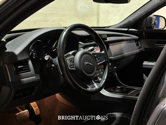 Jaguar XF 2.0t Portfolio R-Sport 250pk 2019 (Origineel-NL), ZF-064-T