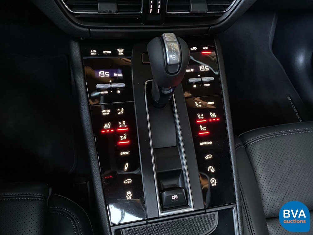 Porsche Macan S2.9 380hp Model year 2022.