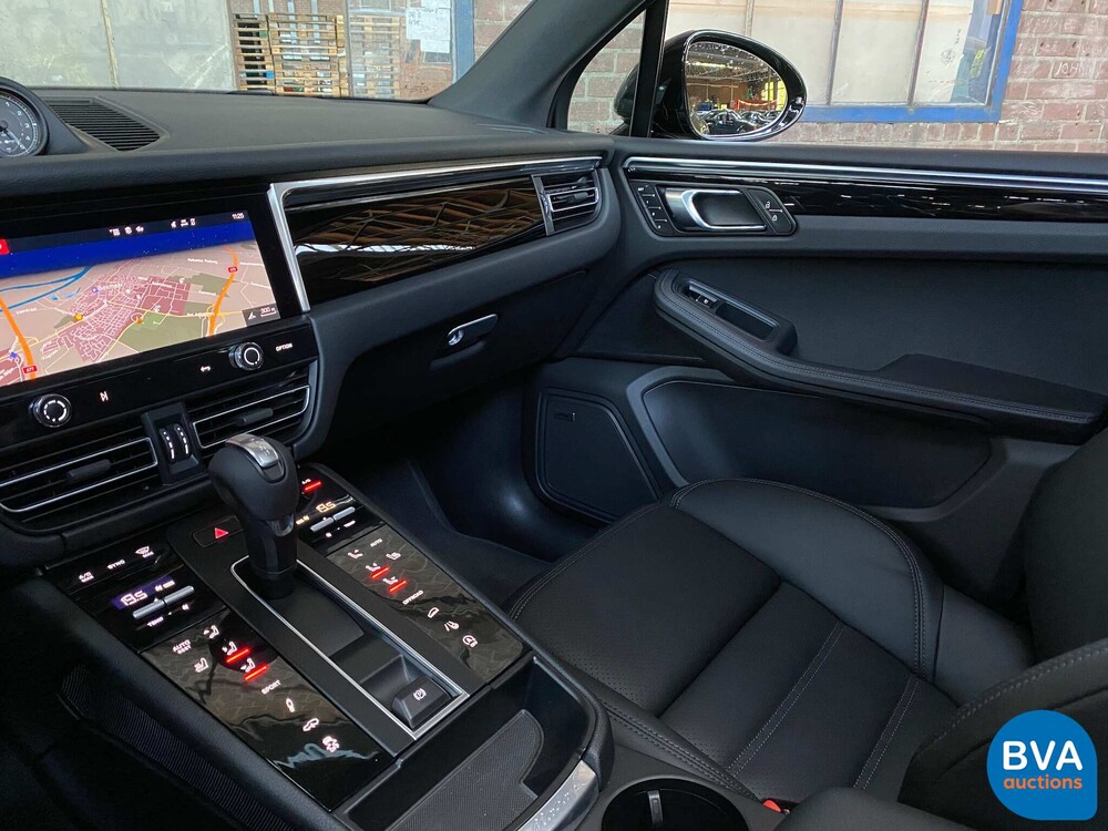 Porsche Macan S2.9 380hp Model year 2022.