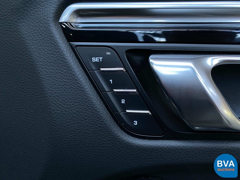 Porsche Macan S2.9 380hp Model year 2022.