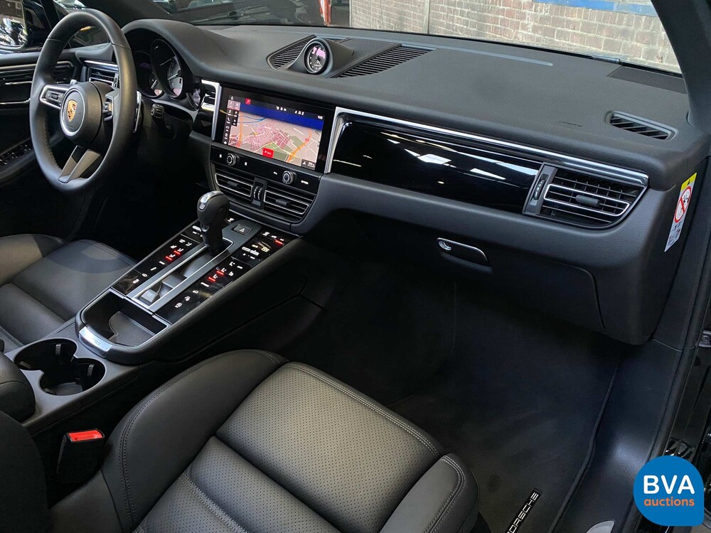 Porsche Macan S2.9 380hp Model year 2022.
