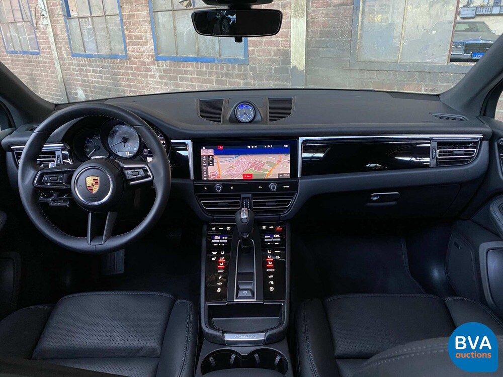 Porsche Macan S2.9 380hp Model year 2022.