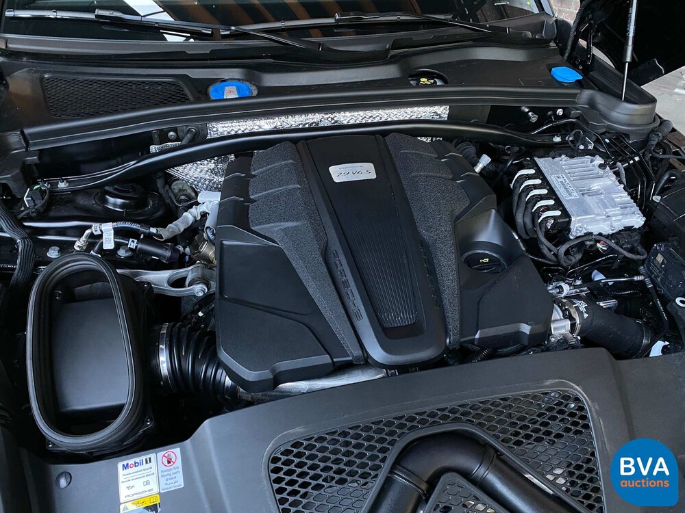 Porsche Macan S2.9 380hp Model year 2022.