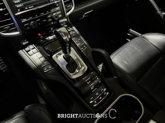 Porsche Cayenne S E-Hybrid 3.0 V6 416pk Sport-Chrono (Origineel-NL), HJ-798-D