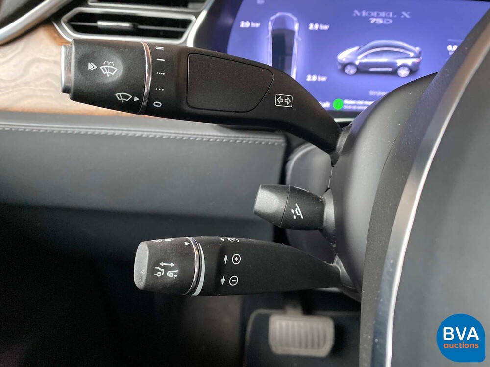 Tesla Model X 75D Base 6-Personen 333 PS 2016 - Org. NL-, ND-695-V.