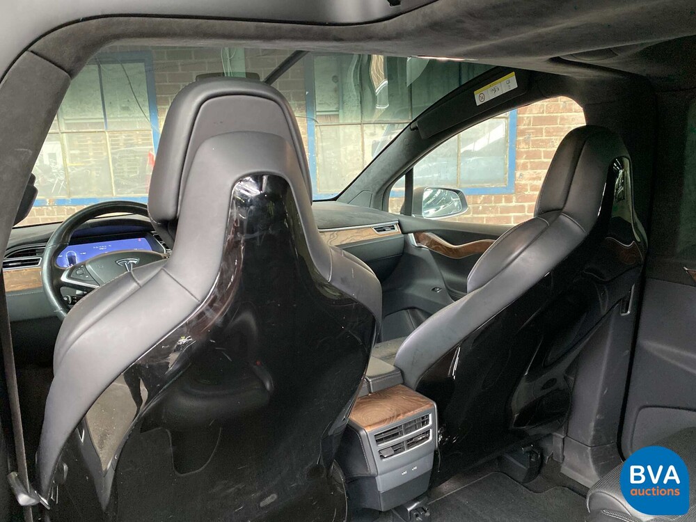 Tesla Model X 75D Base 6-Personen 333 PS 2016 - Org. NL-, ND-695-V.