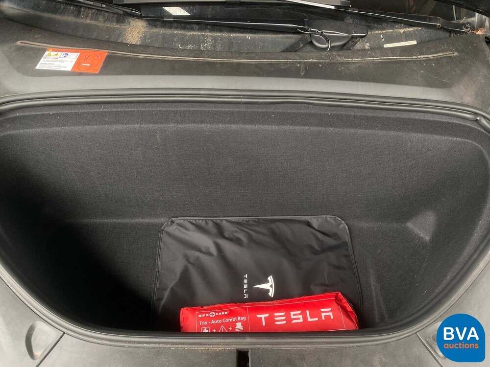 Tesla Model X 75D Base 6-Personen 333 PS 2016 - Org. NL-, ND-695-V.