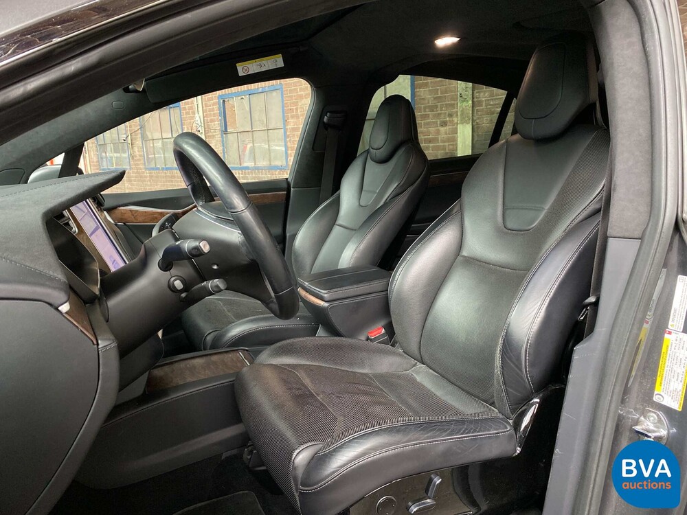 Tesla Model X 75D Base 6-Personen 333 PS 2016 - Org. NL-, ND-695-V.