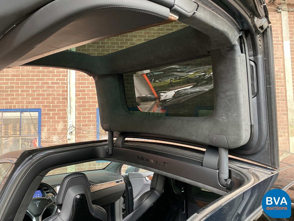 Tesla Model X 75D Base 6-Personen 333 PS 2016 - Org. NL-, ND-695-V.