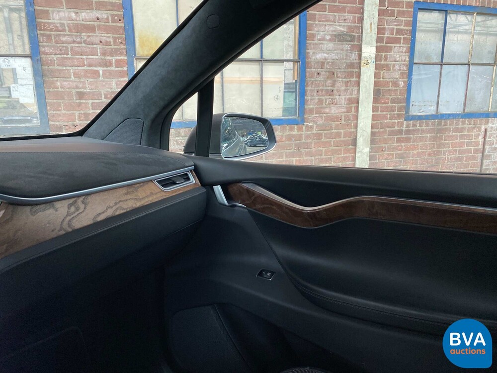 Tesla Model X 75D Base 6-Personen 333 PS 2016 - Org. NL-, ND-695-V.