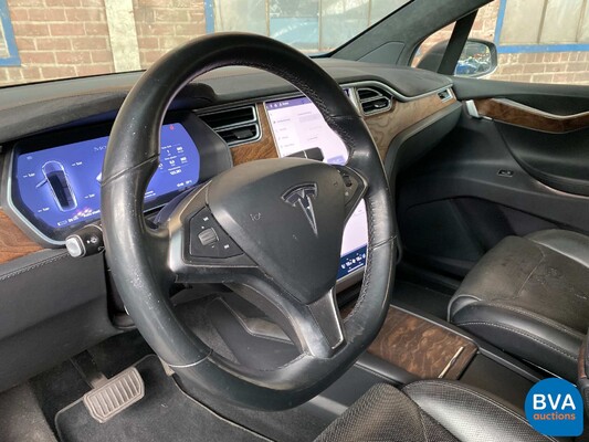 Tesla Model X 75D Base 6-Personen 333 PS 2016 - Org. NL-, ND-695-V.