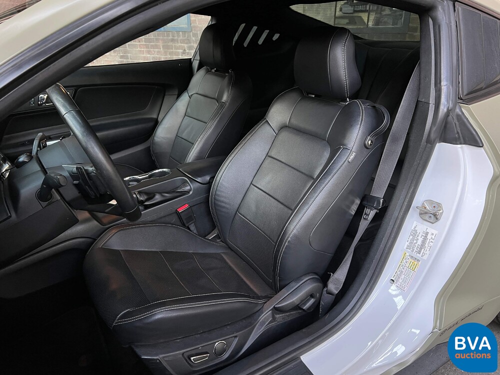 Ford Mustang Fließheck 2.3 Coupé 308 PS 2015, J-032-LF.