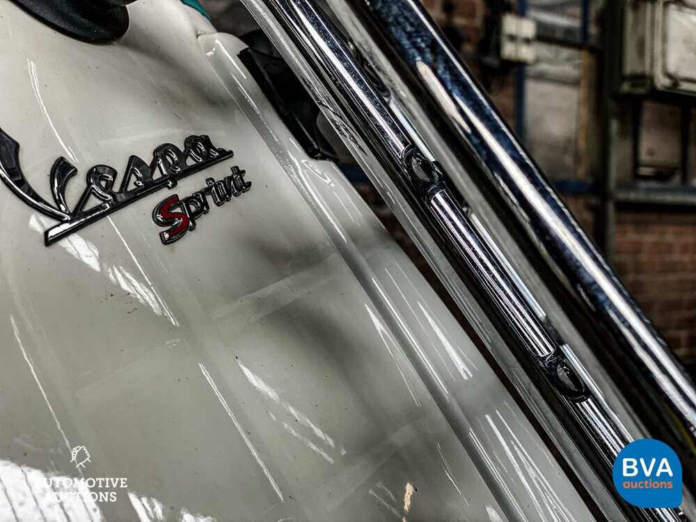 Vespa Sprint Scooter White 4T 50cc 2015, F-808-ZJ -Original Niederländisch-.