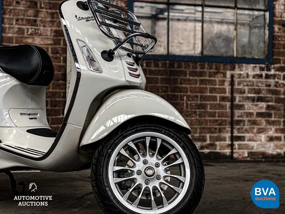 Vespa Sprint Scooter White 4T 50cc 2015, F-808-ZJ -Original Niederländisch-.